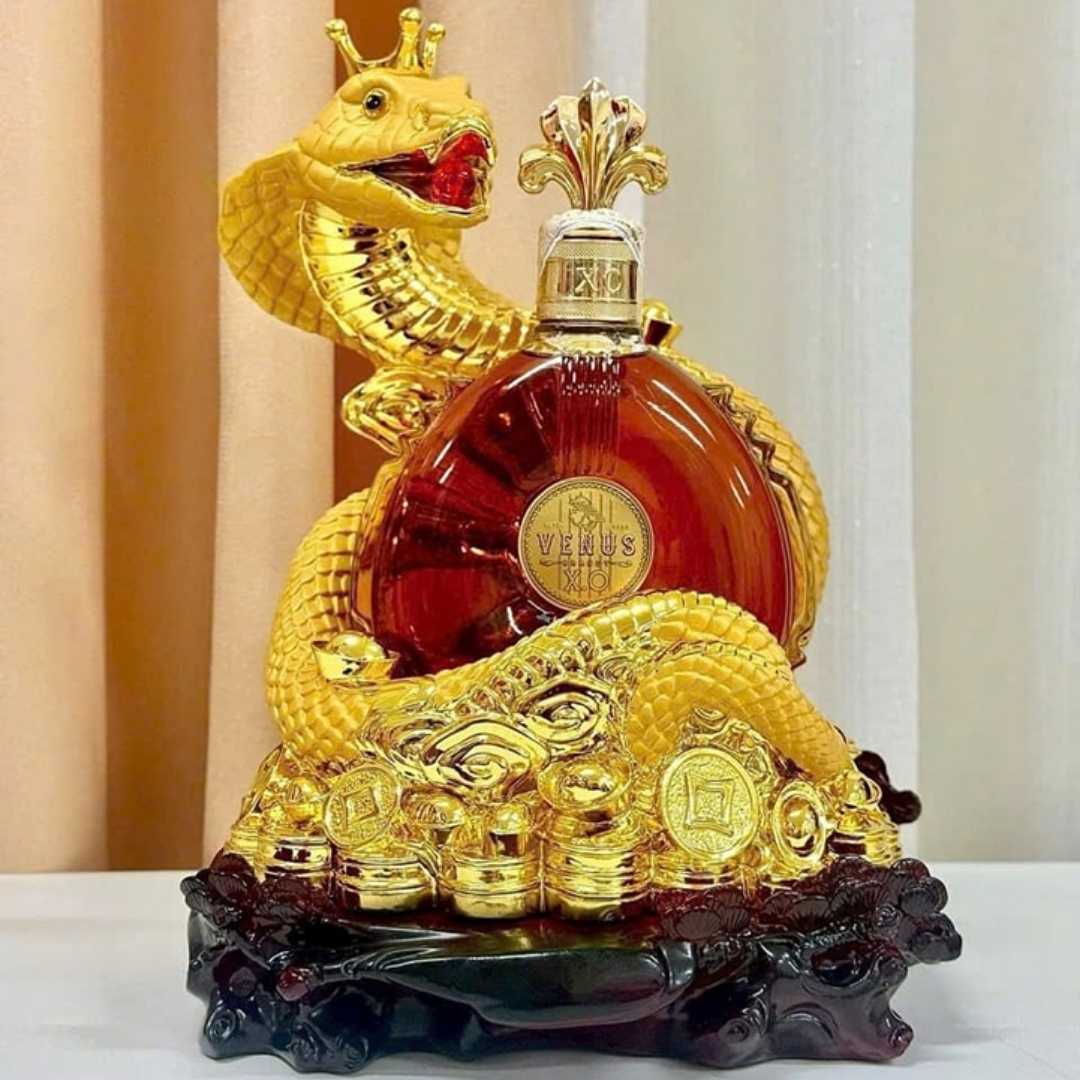 KỆ RẮN LINH VẬT 2025 + RƯỢU BRANDY XO VENUS 700ML